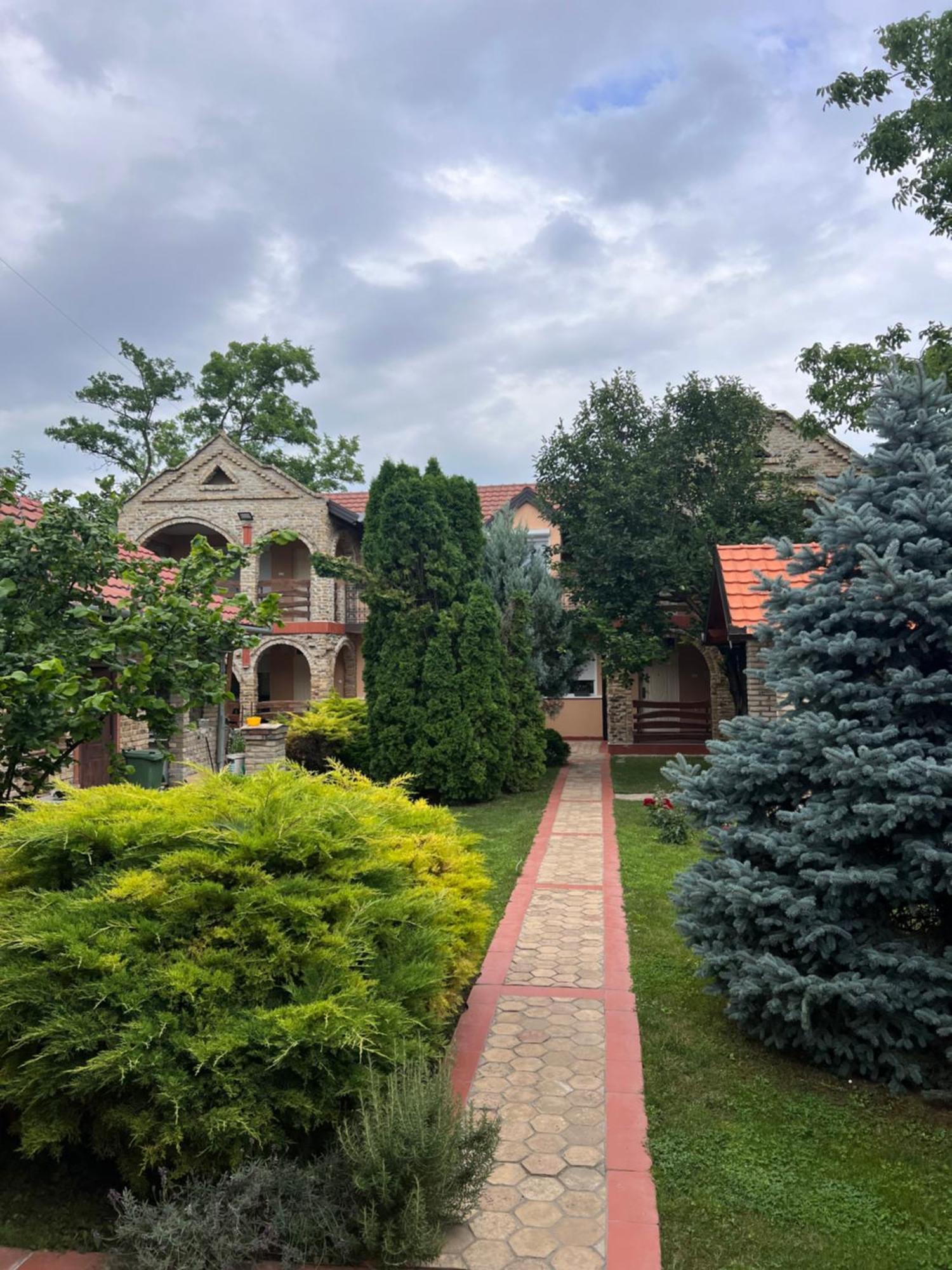 Guest House Lila Zombor Kültér fotó