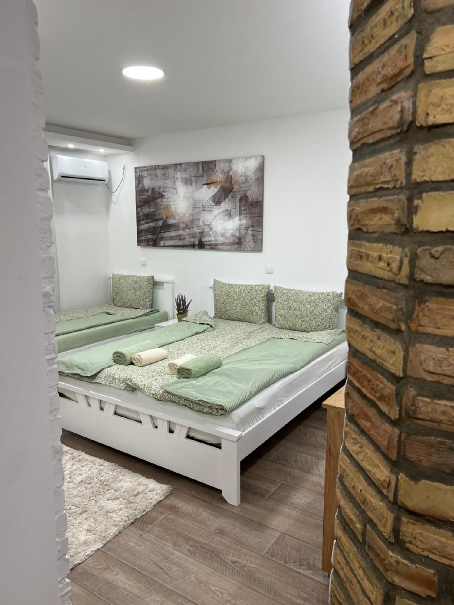 Guest House Lila Zombor Kültér fotó
